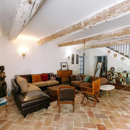 84b7 - In A Charming 18th Century Althen-des-Paluds