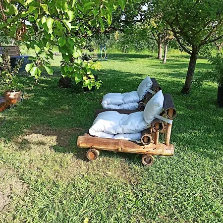 84b7 - In A Charming 18th Century Holiday home