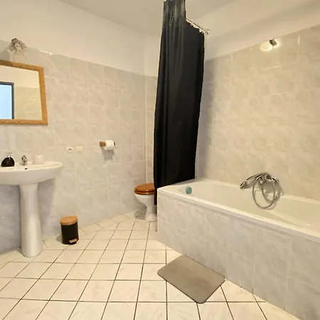 84b7 - In A Charming 18th Century * Althen-des-Paluds