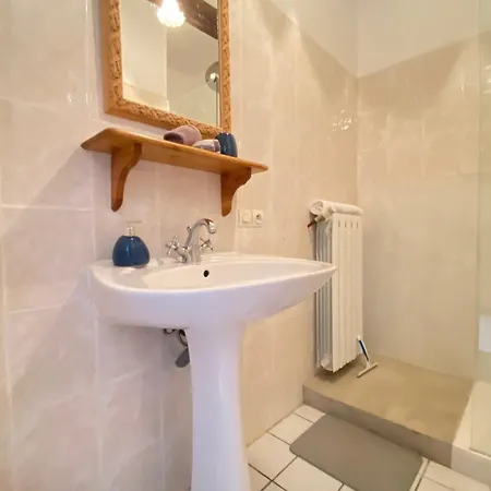 84b7 - In A Charming 18th Century * Althen-des-Paluds